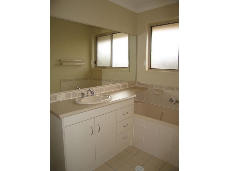 11 Discovery Street, Flinders View QLD 4305