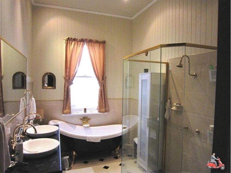 56 Kennigo Street, Spring Hill QLD 4000