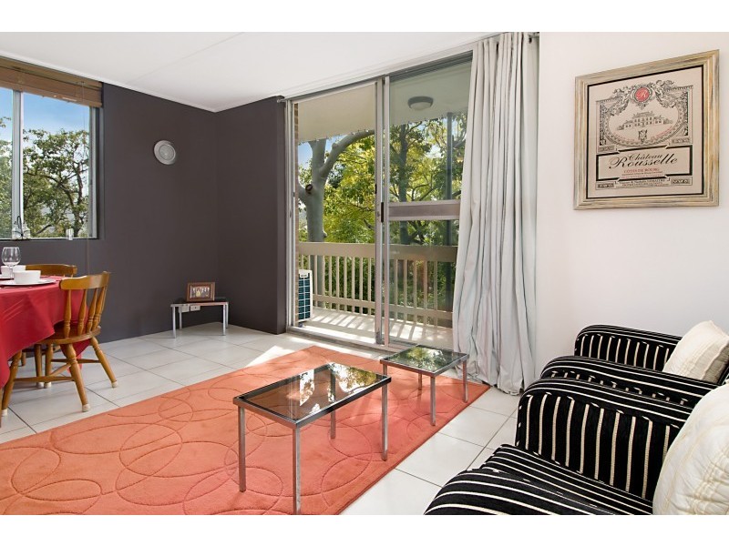 18/125 Clarence Road, Indooroopilly QLD 4068