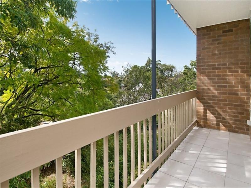 18/125 Clarence Road, Indooroopilly QLD 4068