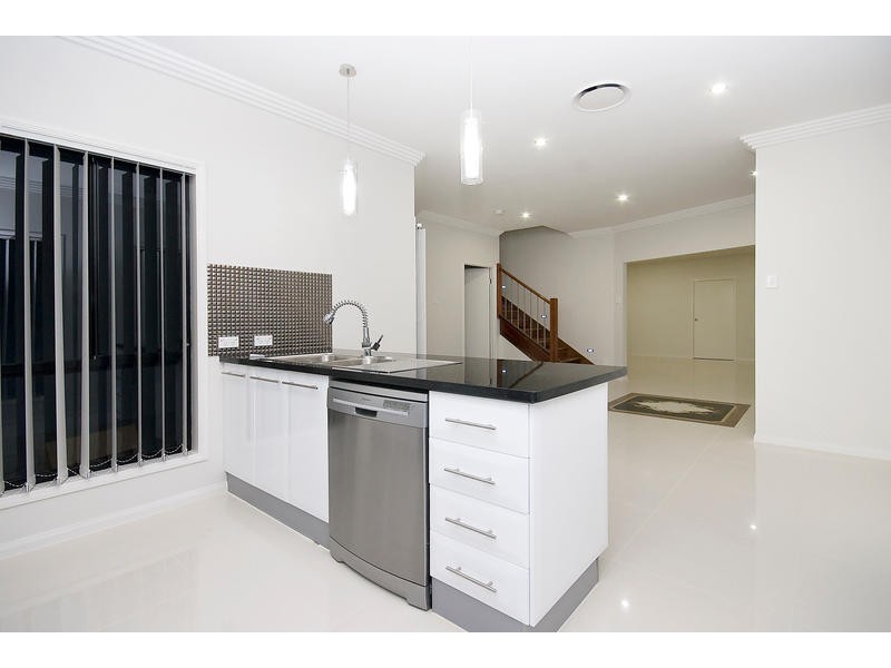 8 Trudy Crescent, Cornubia QLD 4130