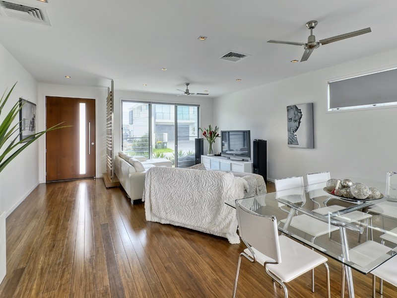 24 Waterline Crescent, Bulimba QLD 4171