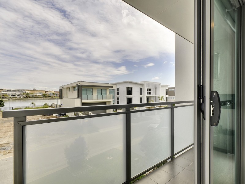 24 Waterline Crescent, Bulimba QLD 4171