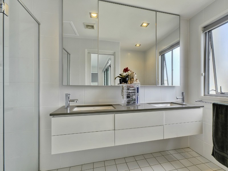 24 Waterline Crescent, Bulimba QLD 4171