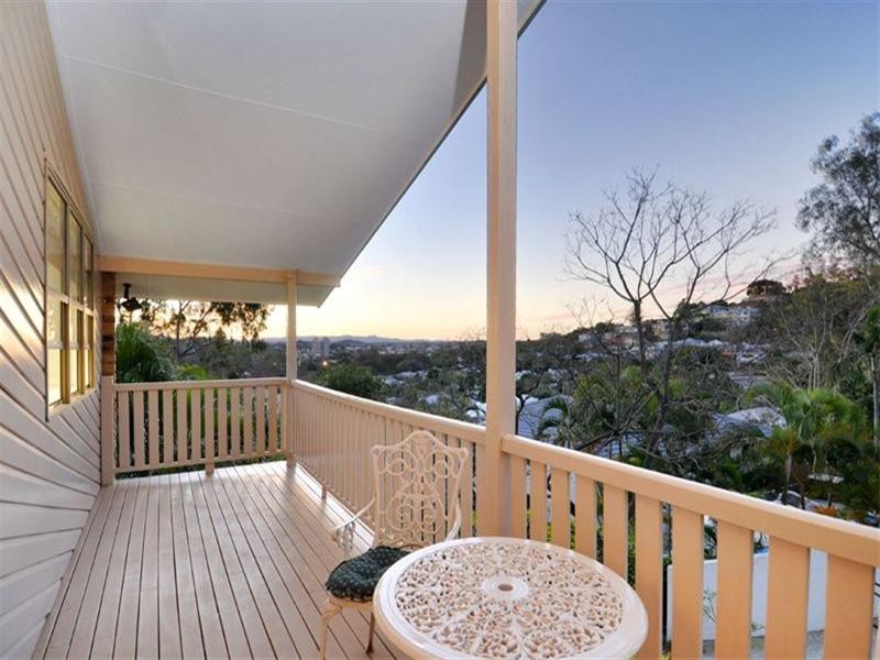 5 Lynell Street, Hamilton QLD 4007