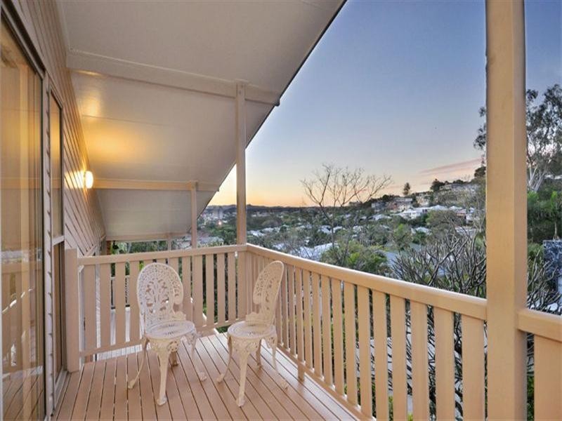 5 Lynell Street, Hamilton QLD 4007