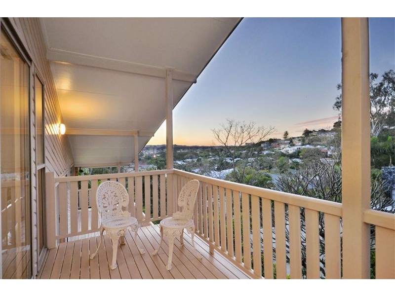 5 Lynell Street, Hamilton QLD 4007