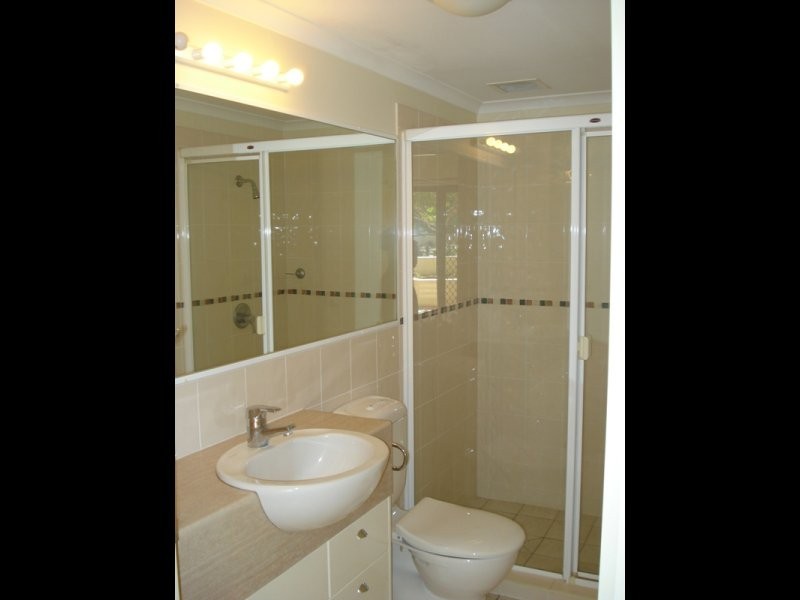 2/15 Newstead Avenue, Newstead QLD 4006