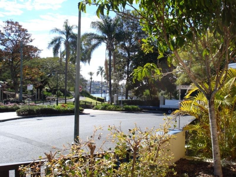 2/15 Newstead Avenue, Newstead QLD 4006