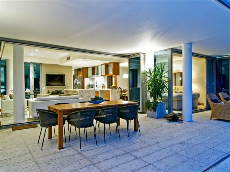 2/166 Oxlade Drive, New Farm QLD 4005