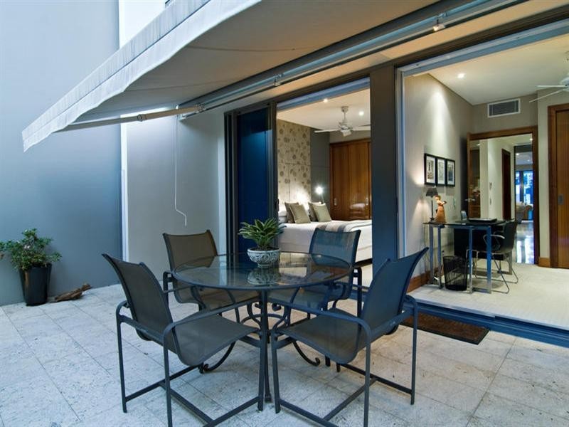 2/166 Oxlade Drive, New Farm QLD 4005