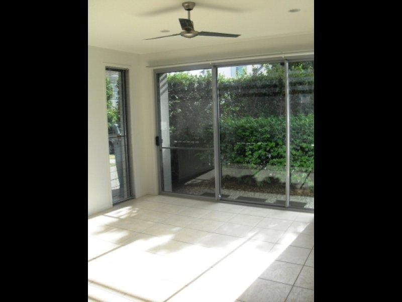 36 Refinery Parade, New Farm QLD 4005