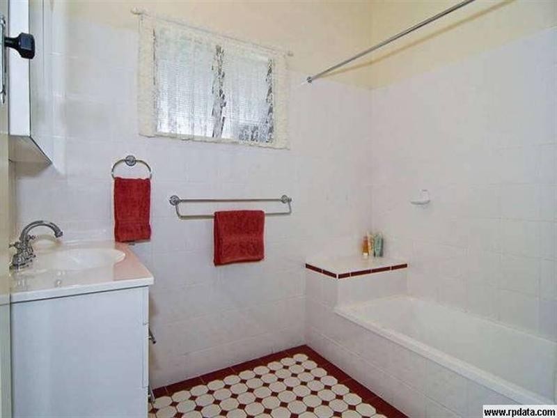 8 Hamilton Street, Gordon Park QLD 4031