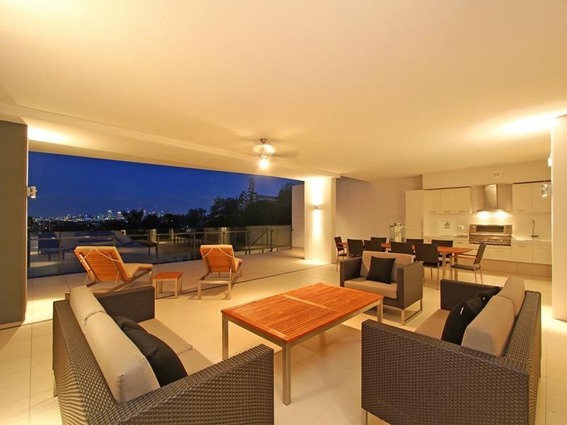 1/288 Swann Road, St Lucia QLD 4067