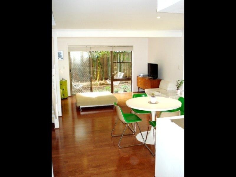 2/16 Holland, Toowong QLD 4066