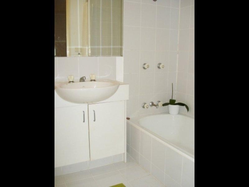 2/16 Holland, Toowong QLD 4066