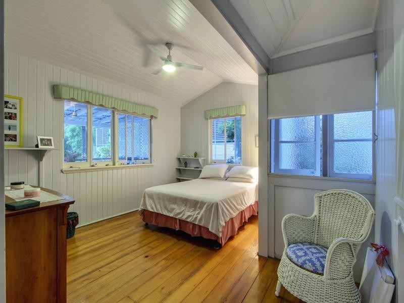 22 Lambert Road, Indooroopilly QLD 4068