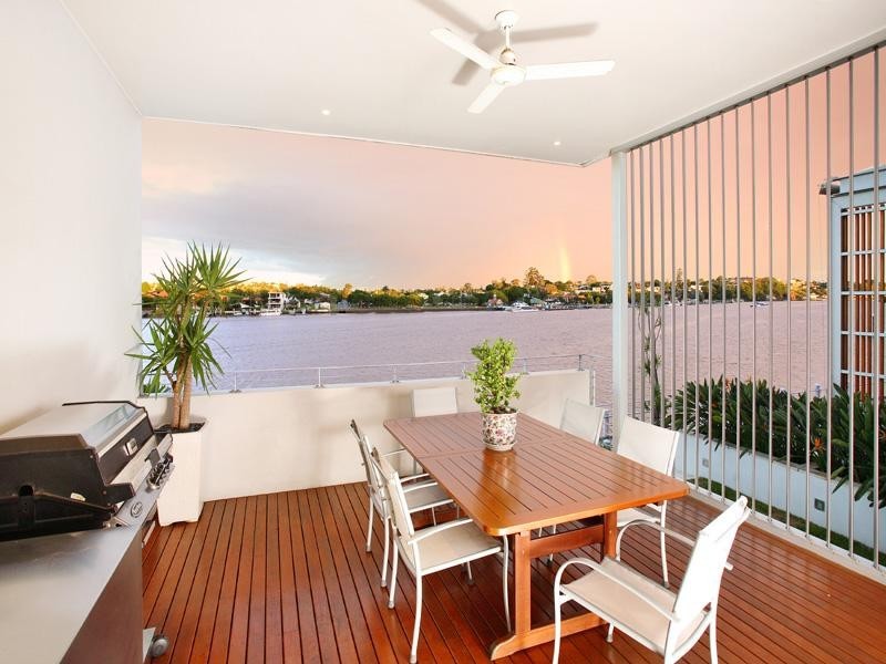55 Macquarie Street, Newstead QLD 4006
