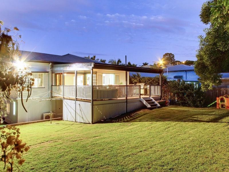 33 Macrossan Avenue, Norman Park QLD 4170