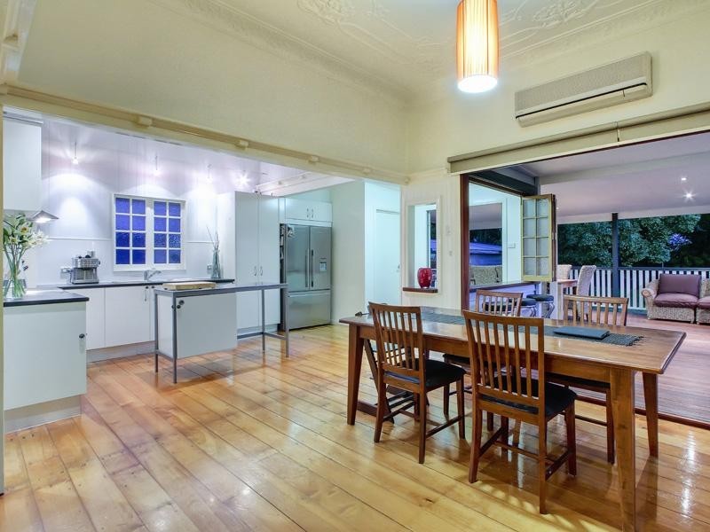 33 Macrossan Avenue, Norman Park QLD 4170