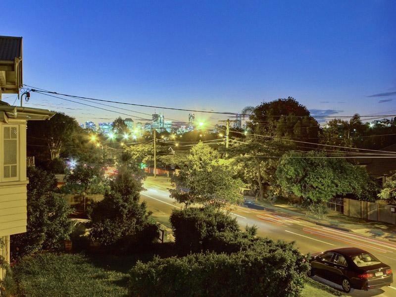 33 Macrossan Avenue, Norman Park QLD 4170