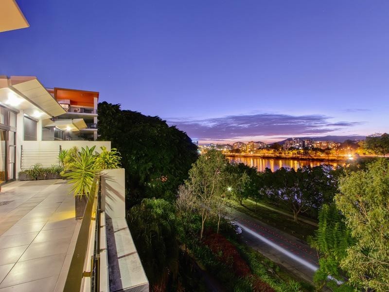 10 Pidgeon Close, West End QLD 4101