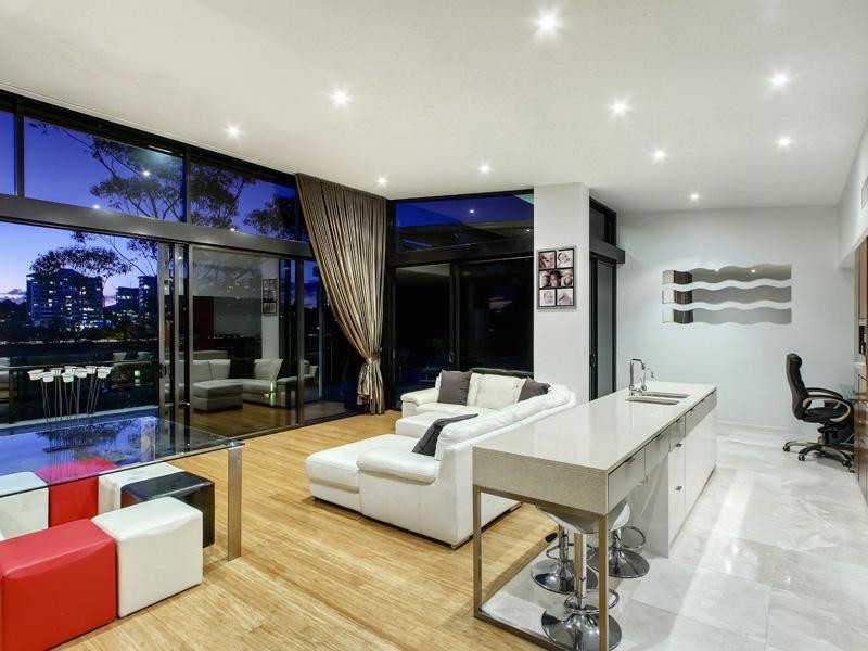 10 Pidgeon Close, West End QLD 4101