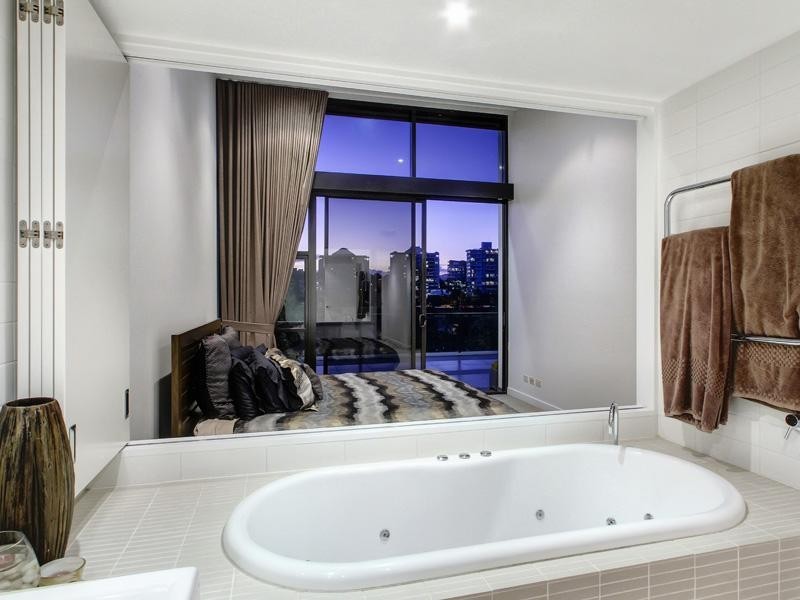 10 Pidgeon Close, West End QLD 4101