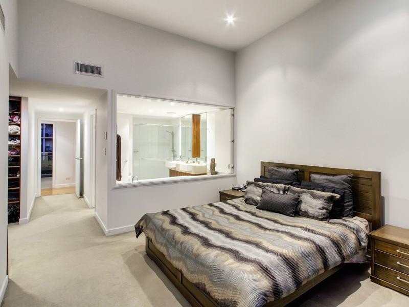 10 Pidgeon Close, West End QLD 4101