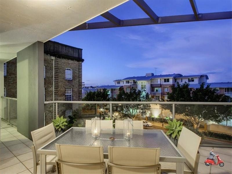 10 Vernon Terrace, Teneriffe QLD 4005