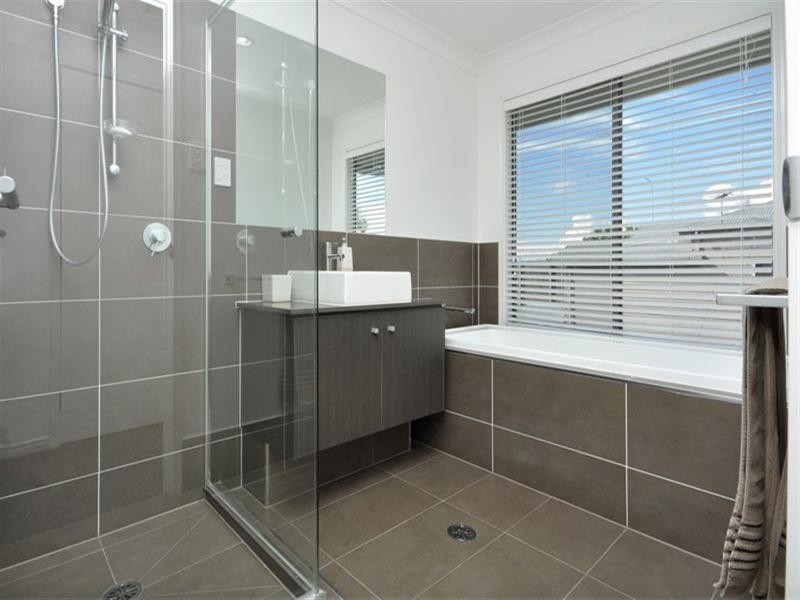 119 Raceview Avenue, Hendra QLD 4011