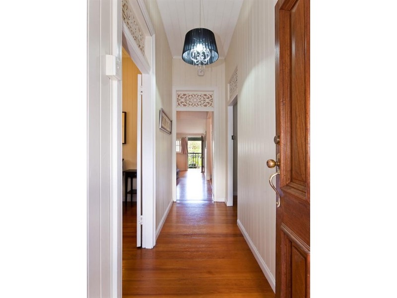 22 Macrossan Avenue, Norman Park QLD 4170