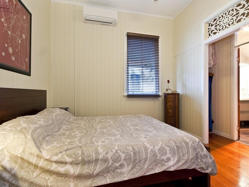 22 Macrossan Avenue, Norman Park QLD 4170