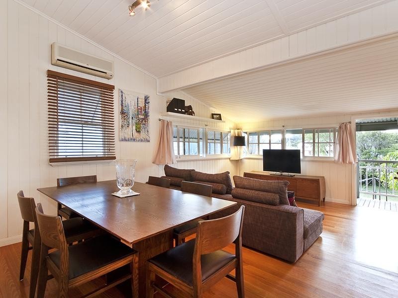 22 Macrossan Avenue, Norman Park QLD 4170