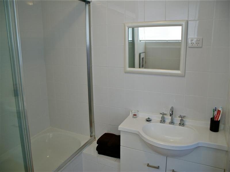 3/18 Wellington Street, Brisbane QLD 4000