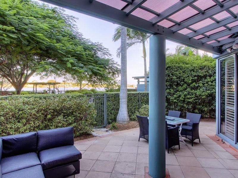 2/57 Newstead Terrace, Newstead QLD 4006