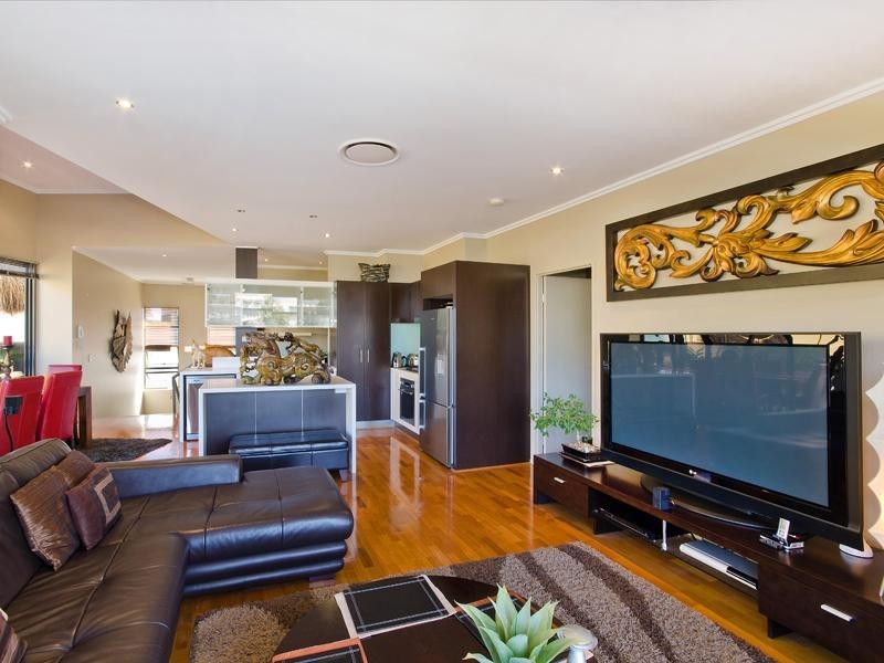 11/110 Commercial Road, Teneriffe QLD 4005