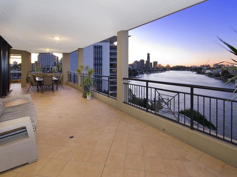 801/241 Wellington Street, East Brisbane QLD 4169