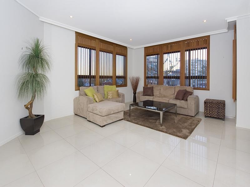 801/241 Wellington Street, East Brisbane QLD 4169