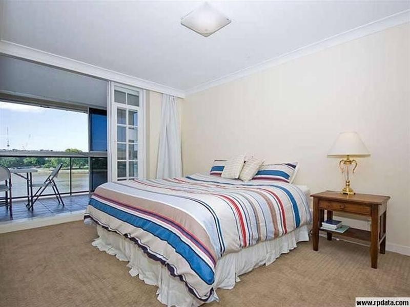 5/8 Sandford Street, St Lucia QLD 4067