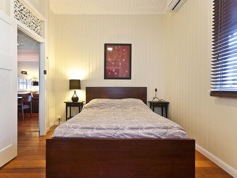 22 Macrossan Avenue, Norman Park QLD 4170