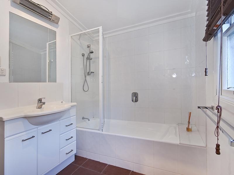 22 Macrossan Avenue, Norman Park QLD 4170