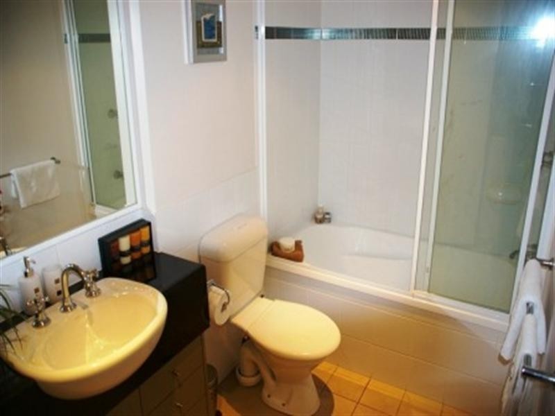 4/31 Helen Street, Teneriffe QLD 4005