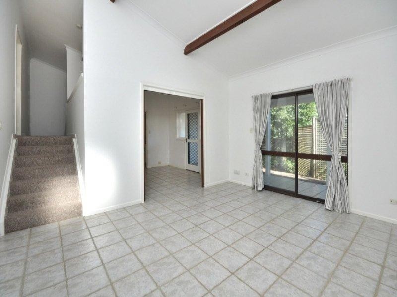 12 Jillian Street, Chapel Hill QLD 4069