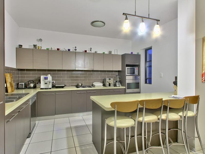 27 Jordan Terrace, Newstead QLD 4006