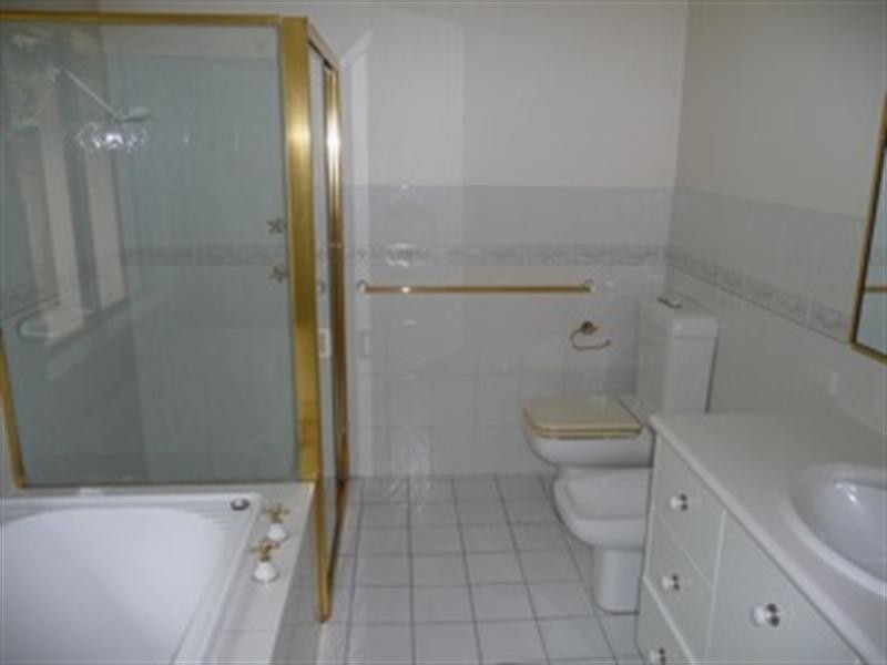 37 Tristania Drive, Bardon QLD 4065