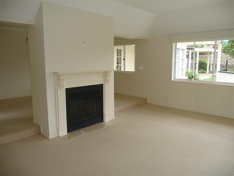 37 Tristania Drive, Bardon QLD 4065