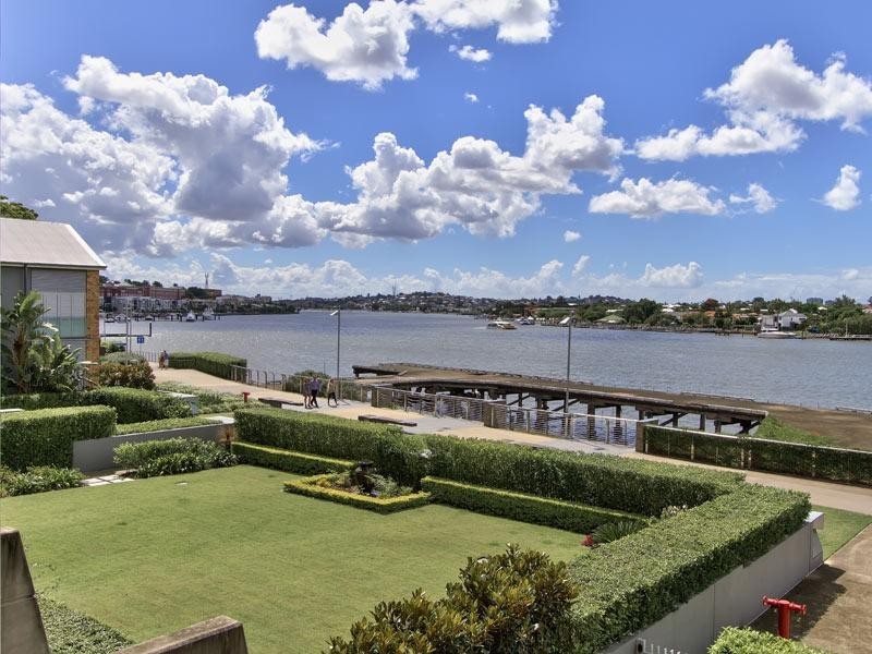 2233/32 Refinery Parade, New Farm QLD 4005