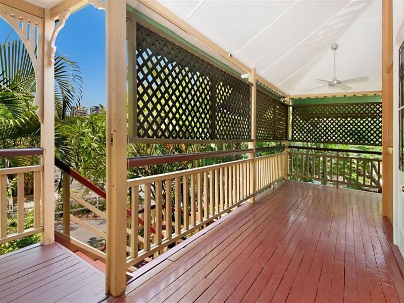 2 Hazlewood Street, New Farm QLD 4005