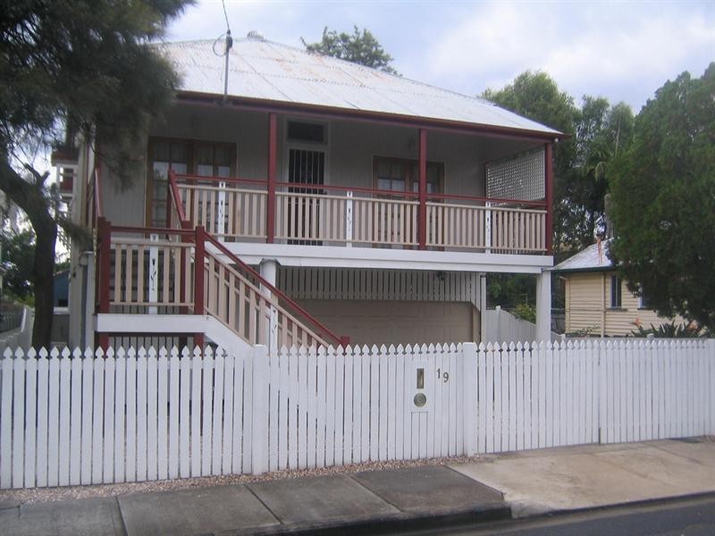 19 Salstone Street, Kangaroo Point QLD 4169